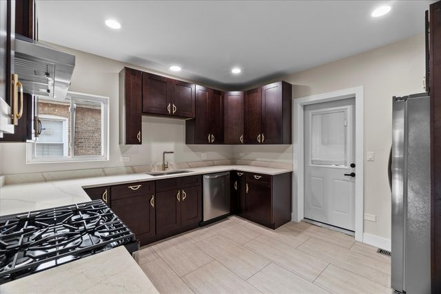 1706 S 9th Avenue, Maywood, IL 60153