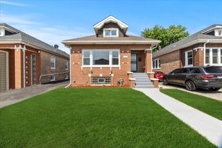 1706 S 9th Avenue, Maywood, IL 60153