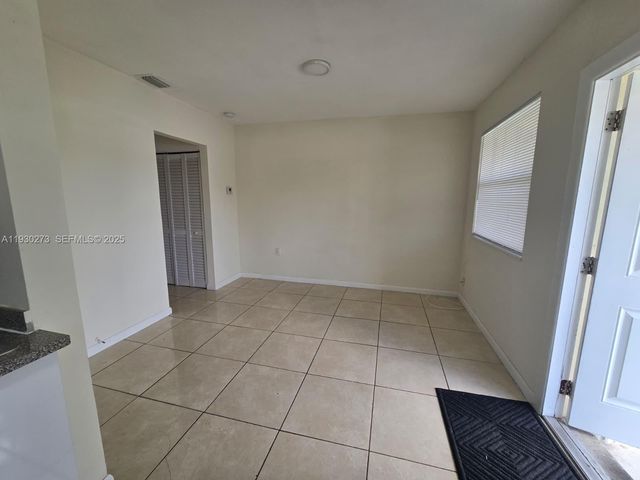 609 NW 7th Ave 12, Hallandale Beach, FL 33009