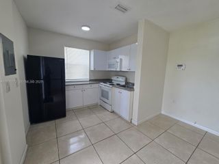 609 NW 7th Ave 12, Hallandale Beach, FL 33009