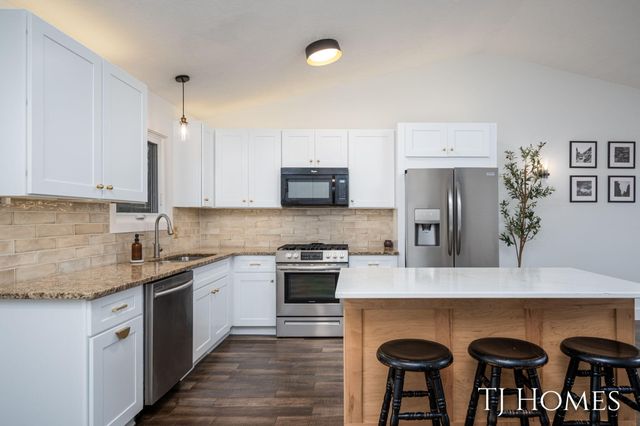 7358 High Timber Drive, Greenville, MI 48838