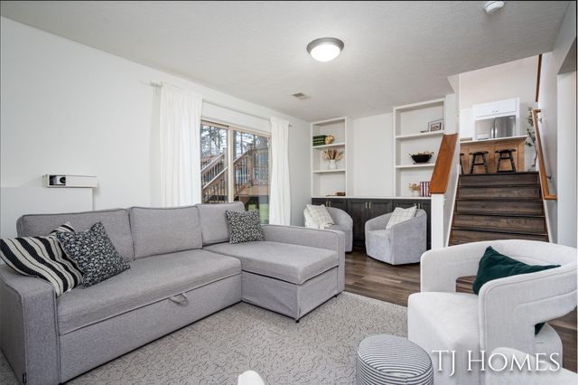 7358 High Timber Drive, Greenville, MI 48838