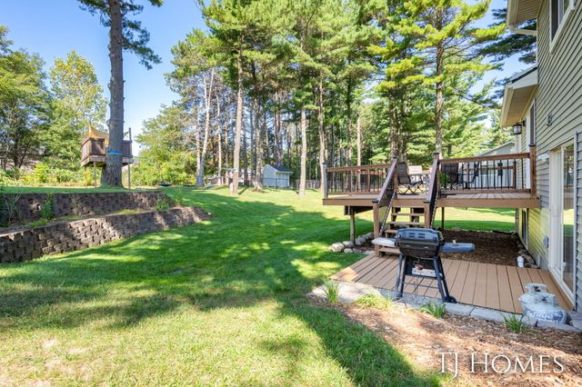 7358 High Timber Drive, Greenville, MI 48838