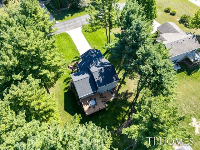 7358 High Timber Drive, Greenville, MI 48838