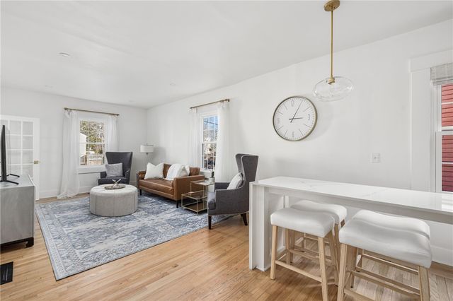 17 Old Beach Road, Newport, RI 02840