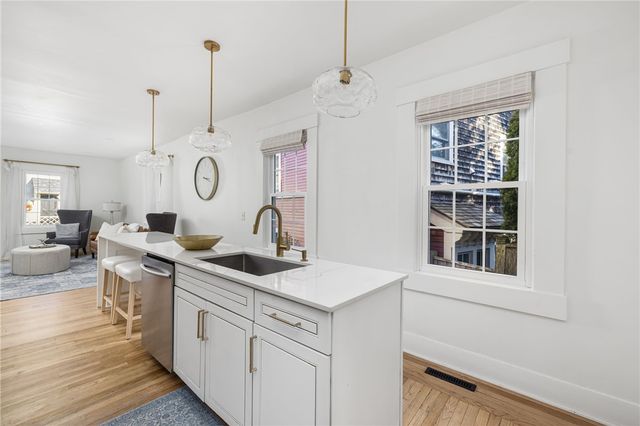 17 Old Beach Road, Newport, RI 02840