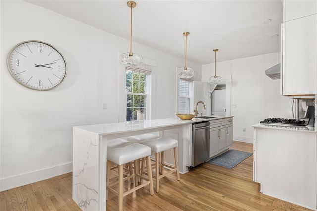 17 Old Beach Road, Newport, RI 02840