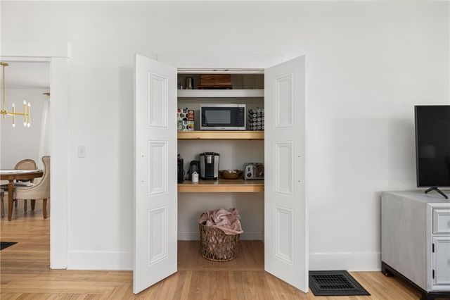 17 Old Beach Road, Newport, RI 02840
