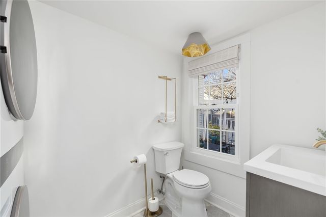 17 Old Beach Road, Newport, RI 02840