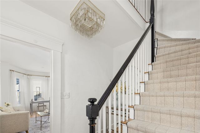 17 Old Beach Road, Newport, RI 02840