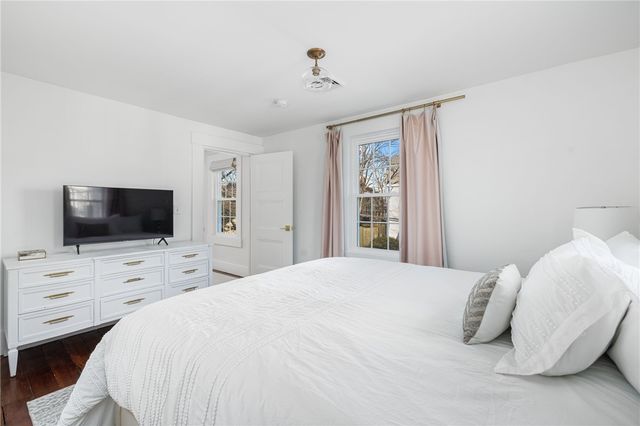 17 Old Beach Road, Newport, RI 02840