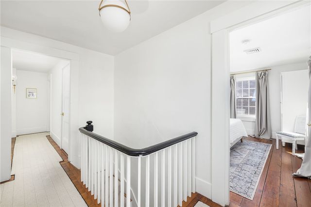 17 Old Beach Road, Newport, RI 02840
