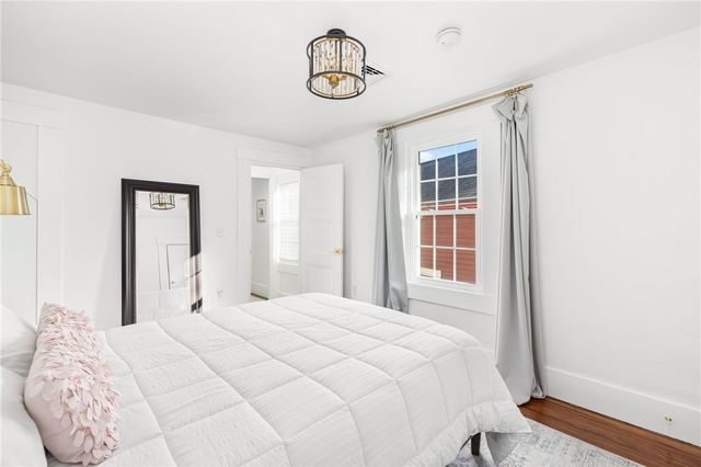 17 Old Beach Road, Newport, RI 02840