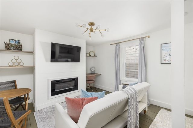 17 Old Beach Road, Newport, RI 02840