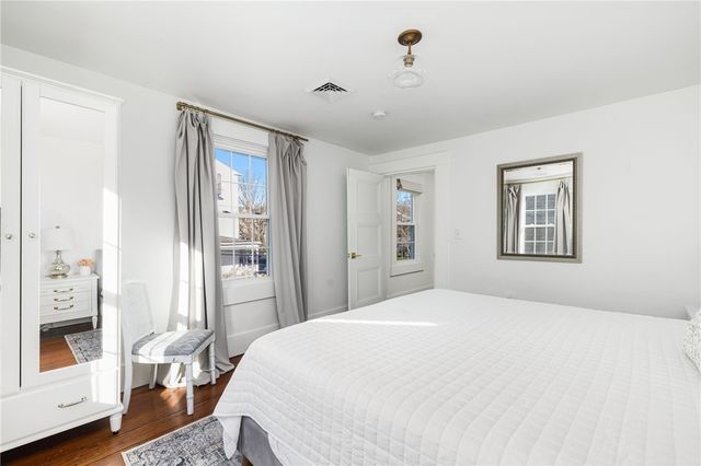 17 Old Beach Road, Newport, RI 02840