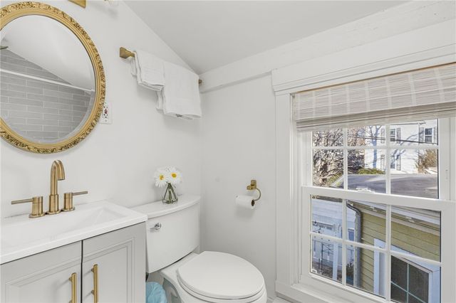 17 Old Beach Road, Newport, RI 02840