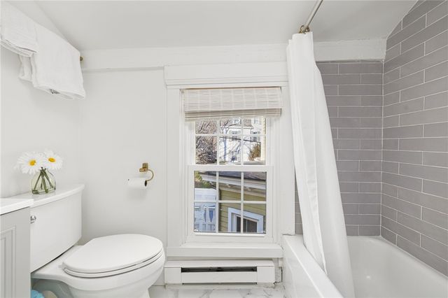 17 Old Beach Road, Newport, RI 02840