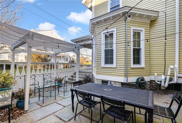 17 Old Beach Road, Newport, RI 02840