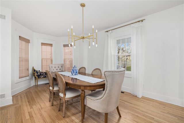 17 Old Beach Road, Newport, RI 02840