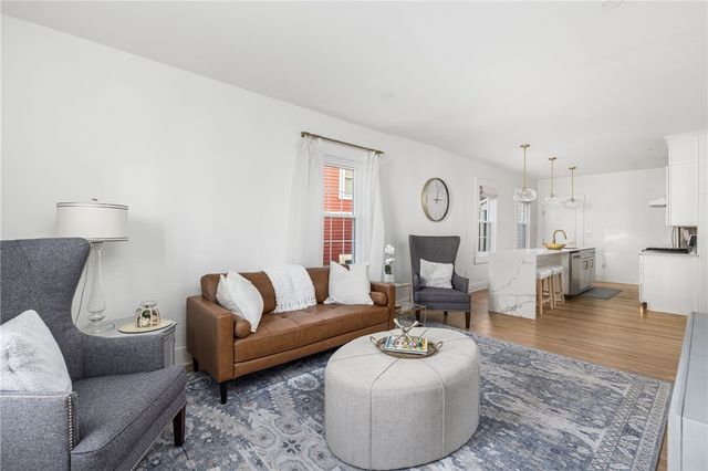 17 Old Beach Road, Newport, RI 02840
