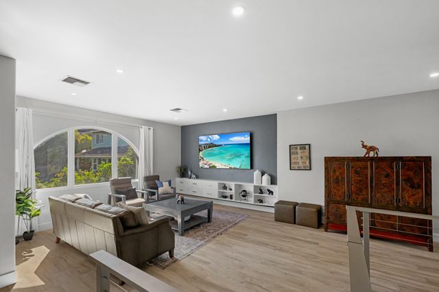 12 Areca Pl, Lahaina, HI 96761