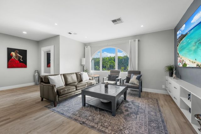 12 Areca Pl, Lahaina, HI 96761