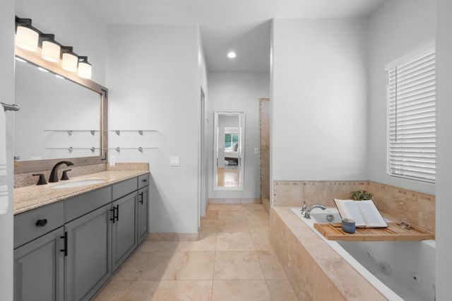 12 Areca Pl, Lahaina, HI 96761