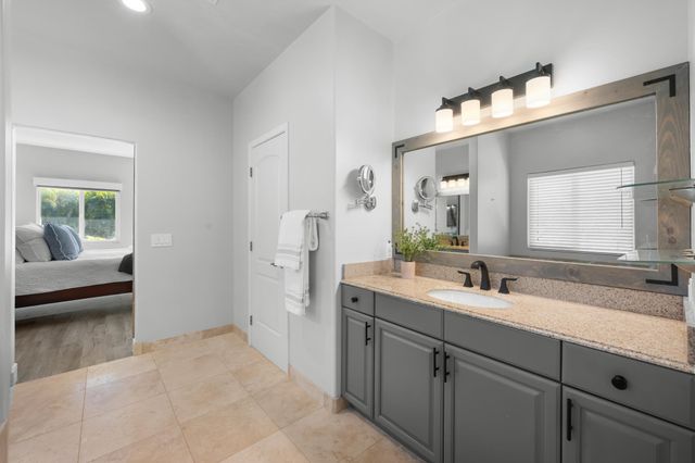 12 Areca Pl, Lahaina, HI 96761