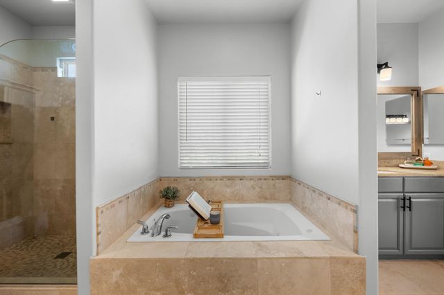 12 Areca Pl, Lahaina, HI 96761