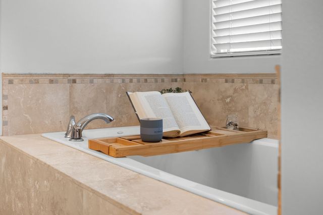 12 Areca Pl, Lahaina, HI 96761