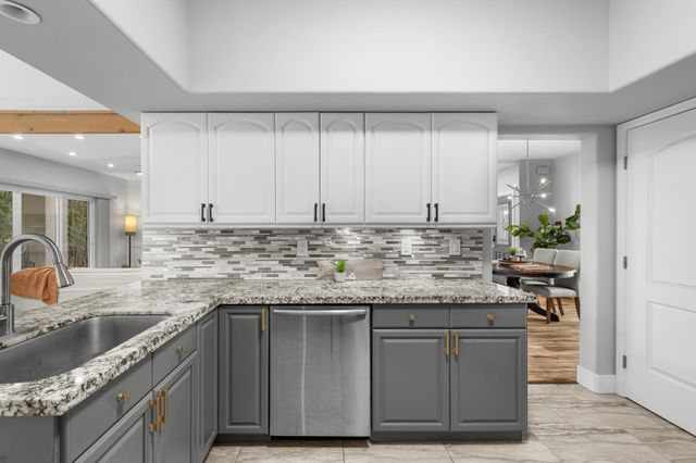 12 Areca Pl, Lahaina, HI 96761