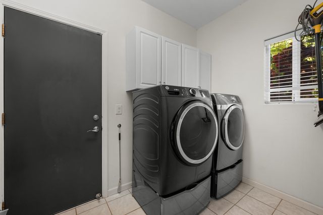 12 Areca Pl, Lahaina, HI 96761