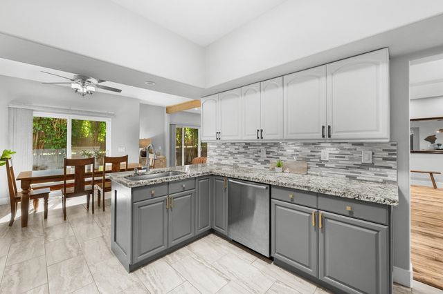 12 Areca Pl, Lahaina, HI 96761