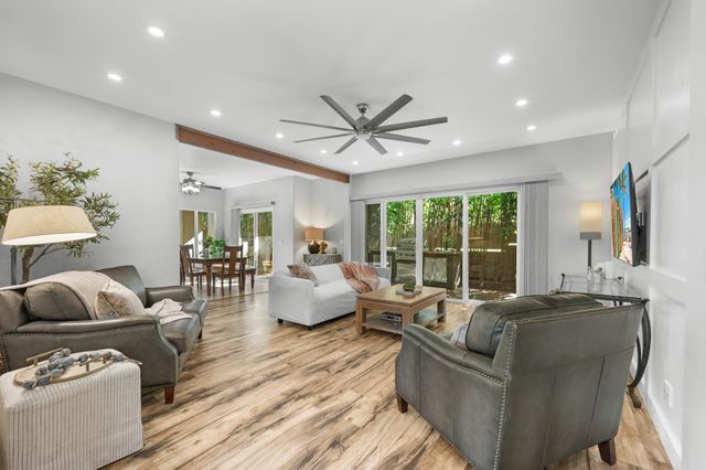 12 Areca Pl, Lahaina, HI 96761