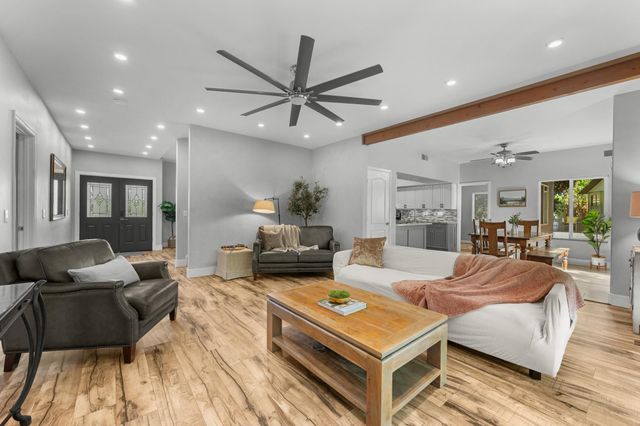 12 Areca Pl, Lahaina, HI 96761