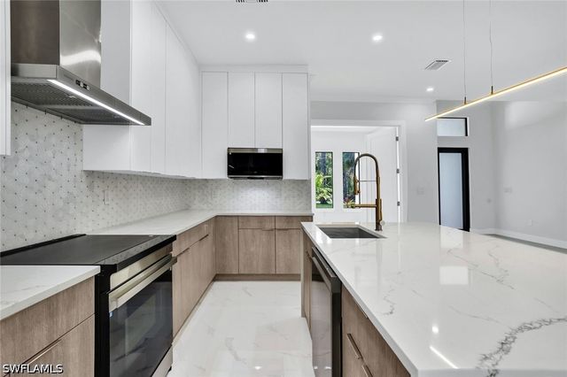 169 18th AVE NW, Naples, FL 34120