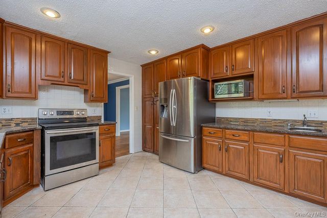 132 Neptune Drive, Monroe, NY 10950