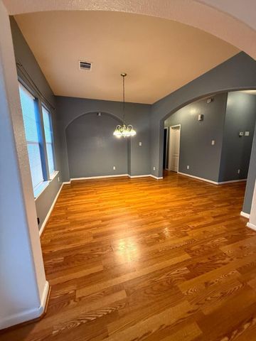 10110 Gil Jr Ln, Houston, TX 77075