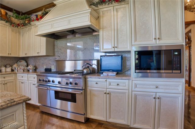 66 Innisbrook Avenue, Las Vegas, NV 89113