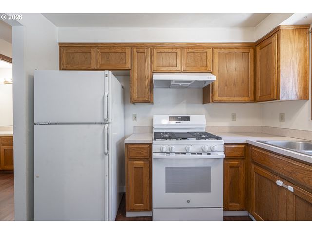 219 E MISSION Dr, Newberg, OR 97132