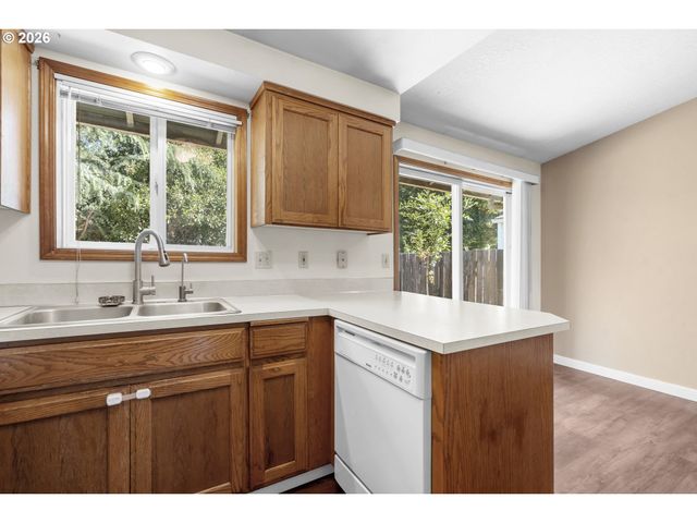219 E MISSION Dr, Newberg, OR 97132