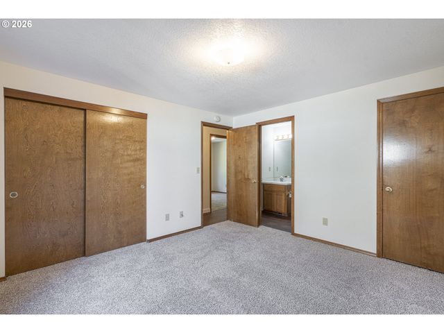 219 E MISSION Dr, Newberg, OR 97132