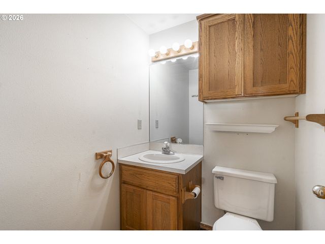 219 E MISSION Dr, Newberg, OR 97132