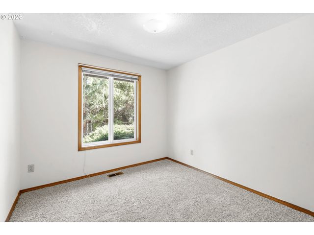 219 E MISSION Dr, Newberg, OR 97132