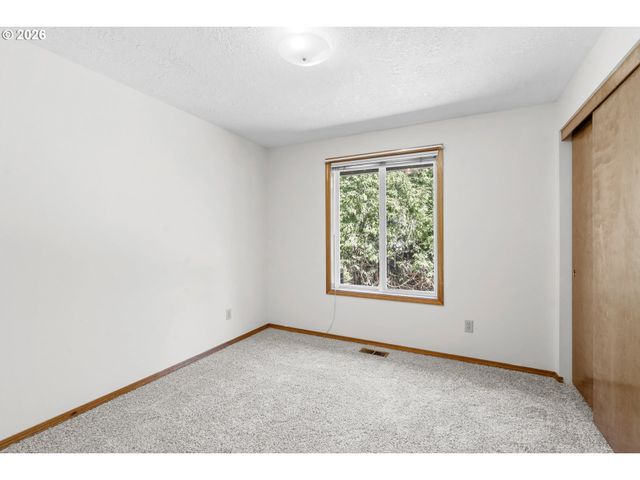 219 E MISSION Dr, Newberg, OR 97132