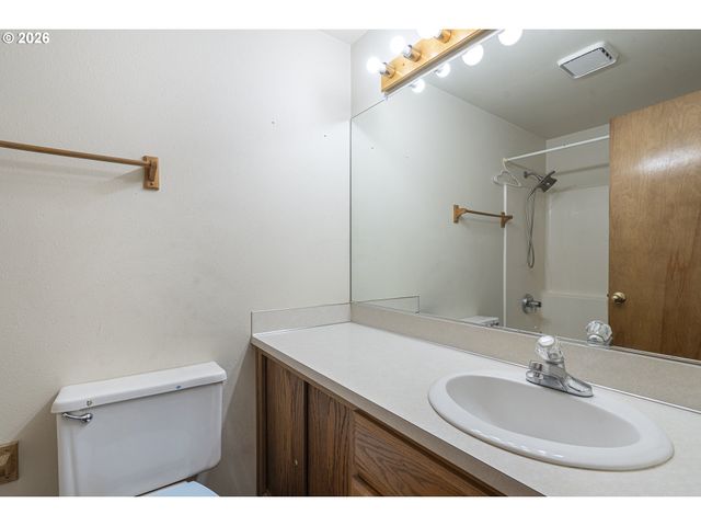 219 E MISSION Dr, Newberg, OR 97132