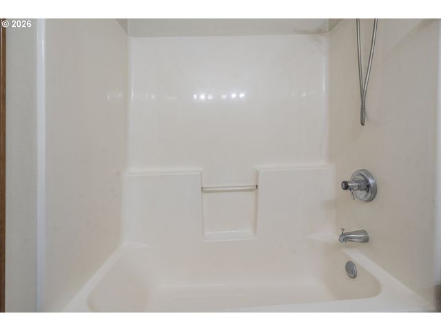 219 E MISSION Dr, Newberg, OR 97132