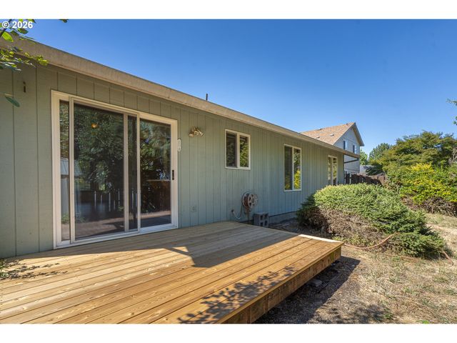 219 E MISSION Dr, Newberg, OR 97132