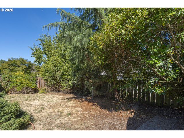 219 E MISSION Dr, Newberg, OR 97132