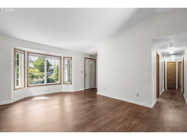 219 E MISSION Dr, Newberg, OR 97132